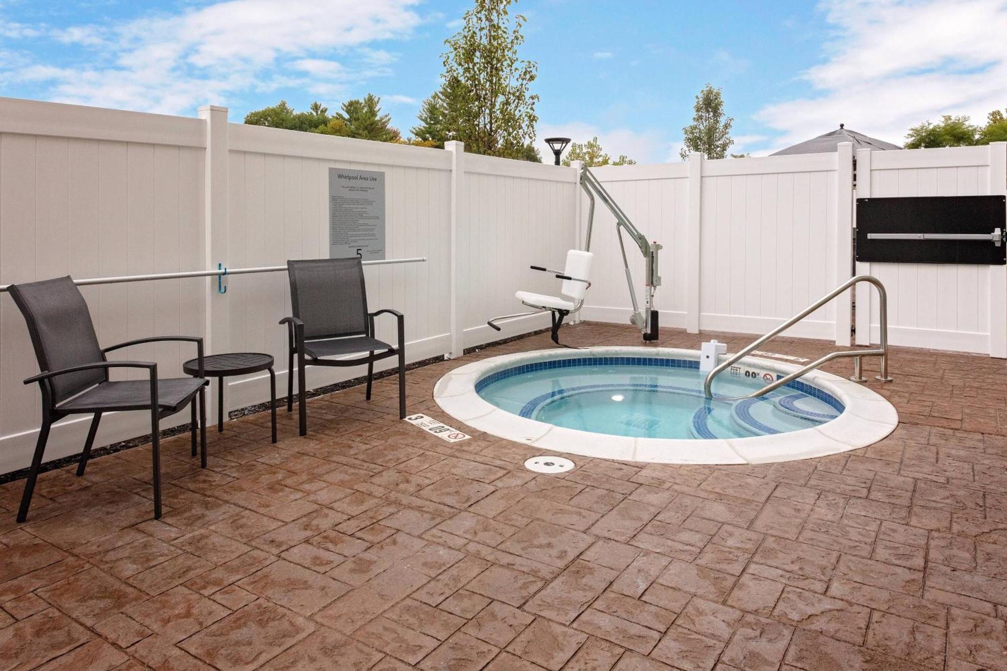 Fairfield Inn&suites By Marriott Glens Falls/lake George Hotel 3*